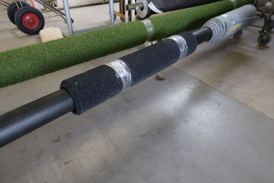 Stativ med kunstgras m.m.