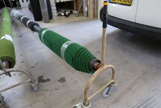 Stativ med kunstgras m.m.