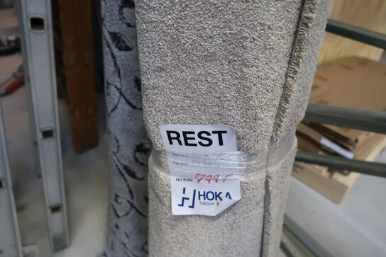 3 ruller med gulvtæpper