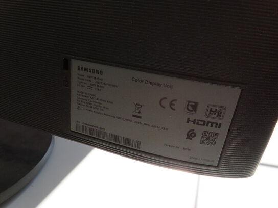 2 stk. 27" monitorer, Samsung C27F354FHU, tastatur og mus