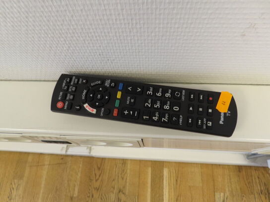 65" LED TV, Panasonic TX-65HX820E, m. fjernbetjening og vægbeslag