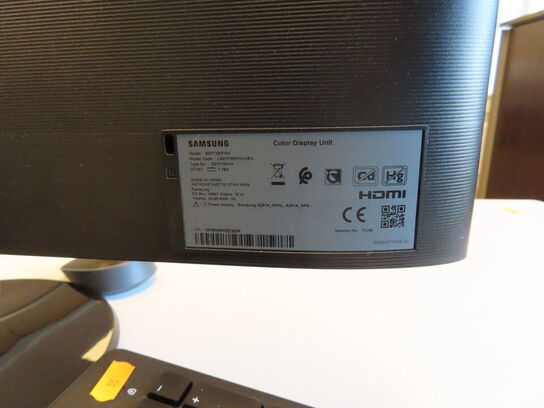 2 stk. 27" monitorer, Samsung C27F350FHU, tastatur og mus