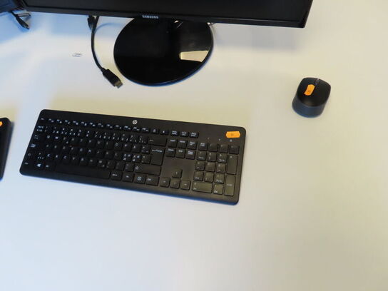 2 stk. 27" monitorer, Samsung C27F350FHU, tastatur og mus