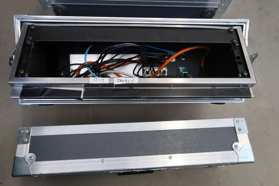 2 stk. 19" Racks med Power distribution og signal panel
