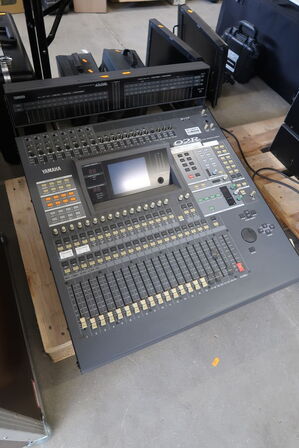 Digitalmixer YAMAHA 02R
