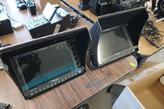 2 stk. 7" Videomonitors m. sunhood TVLOGIC LVM-071W