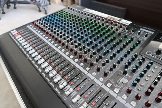 Mixerpult YAMAHA MGP24X i flightcase