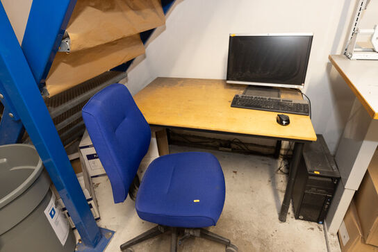 Skrivebord inkl. Kontorstol, computer og skærm