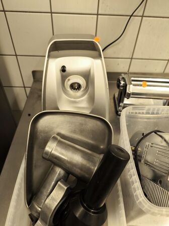 Saftpresser samt div. køkkenudstyr
