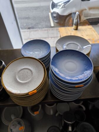 Kaffekopper, mælkekander m.v. (se billeder)