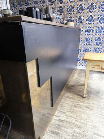 Bardisk inkl. glasmontre