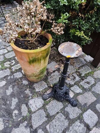 Krukke m. plante & fod til bord etc.