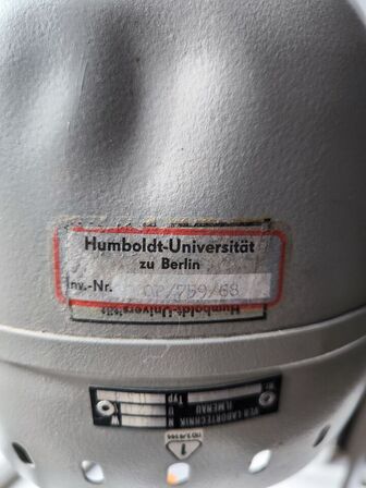 Ældre ombygget industrilampe fra Humboldt-Universität Berlin 1968