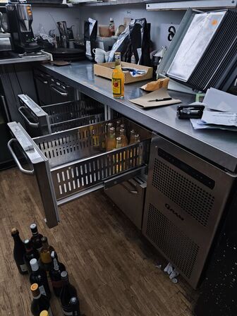 Underdesk køleskab GRAM m. skuffer