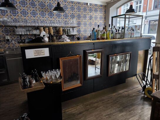Bardisk inkl. glasmontre