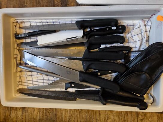 Div. knive, køkkenredkaber, labelprinter m.v.