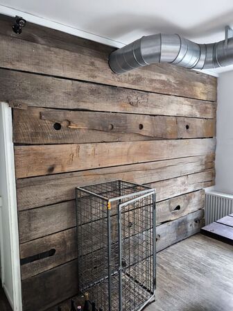 8 stk. store bjælker mont. på væg