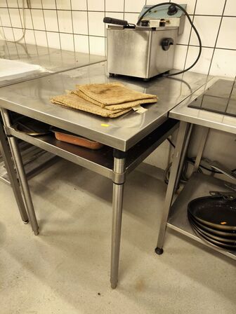 Bord i rustfri stål