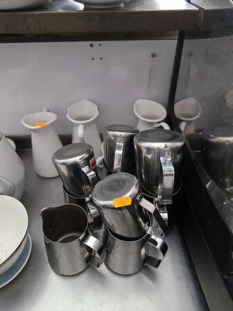 Kaffekopper, mælkekander m.v. (se billeder)