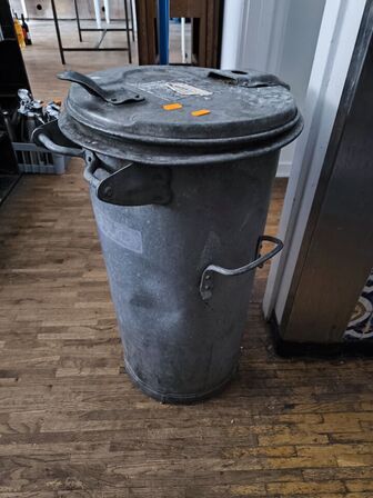 Ældre affaldsspand SULO