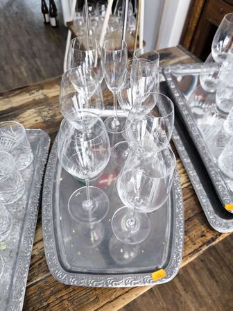 Div. glas & serveringsbakker & flag