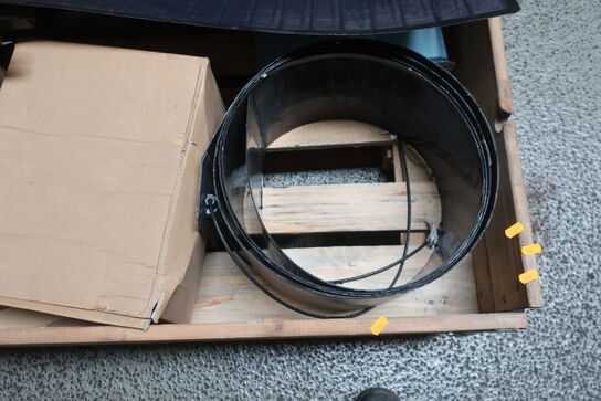 Palle med solcellepaneler m.m.