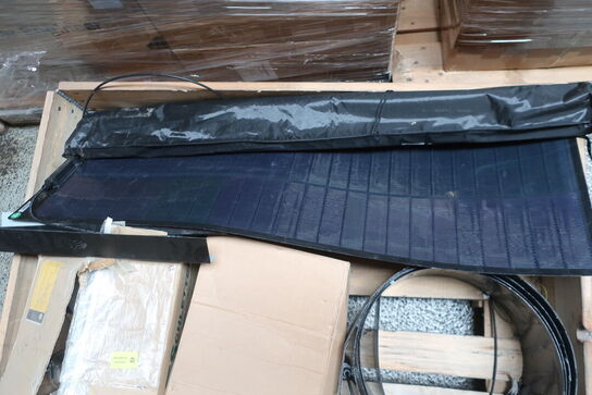 Palle med solcellepaneler m.m.