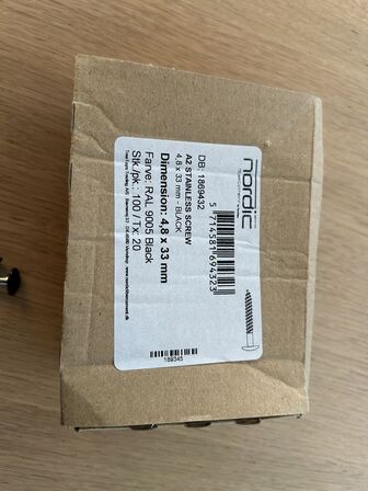 20 kasser rustfri skruer 4,8x33, sort RAL9005