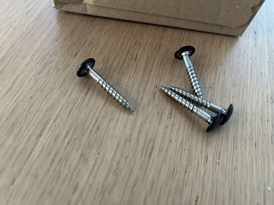 10 kasser rustfri skruer 4,8x33, sort RAL9005