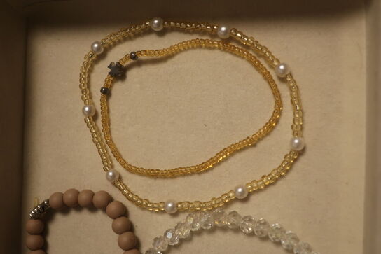 Armbånd og halskæde