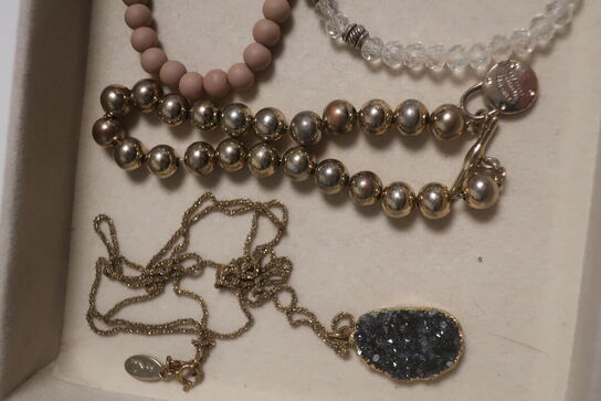 Armbånd og halskæde