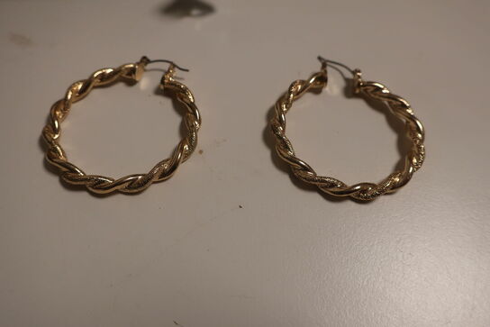 Halskæde, øreringe og armbånd