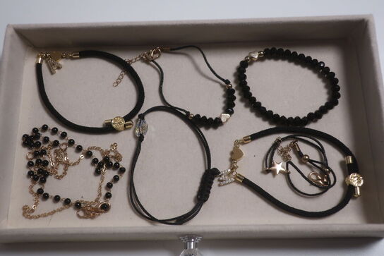 Armbånd og halskæde