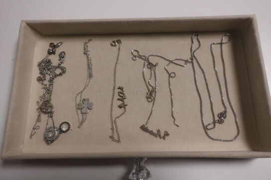 Halskæder og armbånd