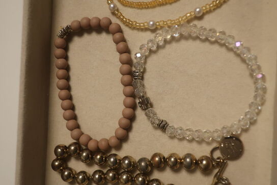 Armbånd og halskæde