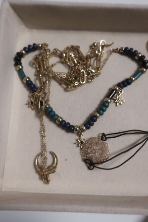 Armbånd og halskæde