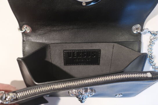 Skuldertaske VERSUS VERSAGE