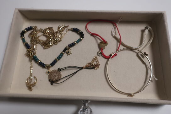 Armbånd og halskæde