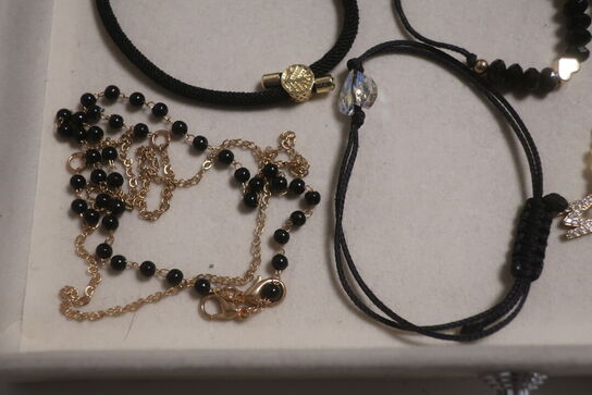 Armbånd og halskæde