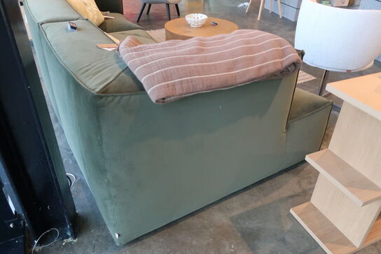 Sofa FERM LIVING m. puder og tæpper 