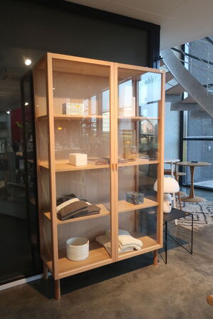 Vitrineskab HÜBSCH Panorama Display Cabinet