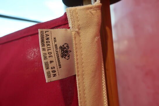 Dannebrog på flagstang LANGKILDE & SØN