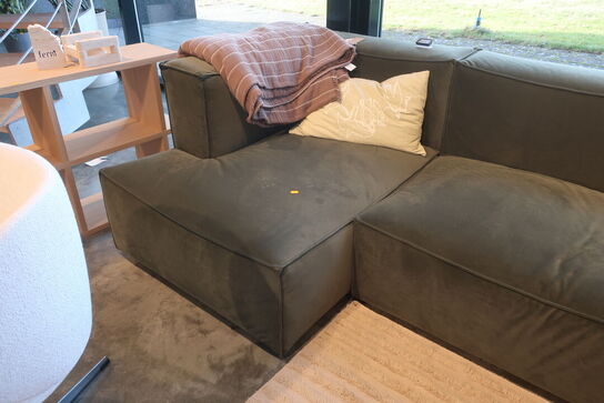 Sofa FERM LIVING m. puder og tæpper 