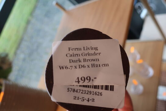 Kværn FERM LIVING Cairn Grinder Dark Brown