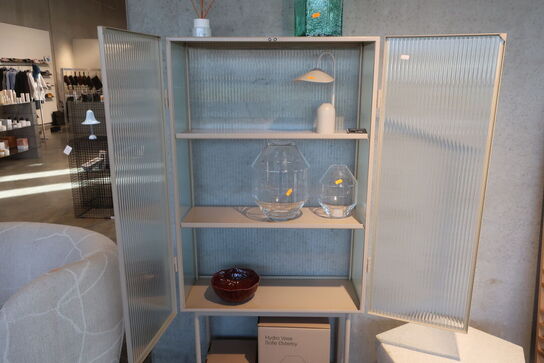 Vitrineskab FERM LIVING Haze Vitrine Reeded Glass