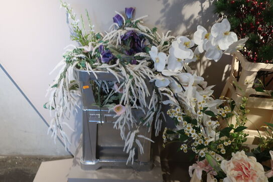 Diverse plastikblomster