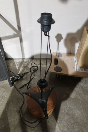 Gulvlampe AUDO Hashira Floor Lamp 