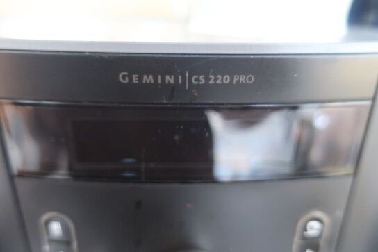 Espressomaskine NESPRESSO Gemini CS 220 Pro med kaffe