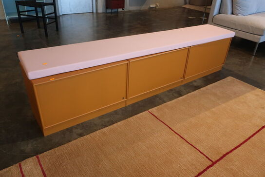 Bænk á 3 lave kommoder MONTANA