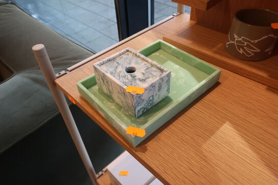 3 stk. æsker, 2 stk. bakker samt lysestage 